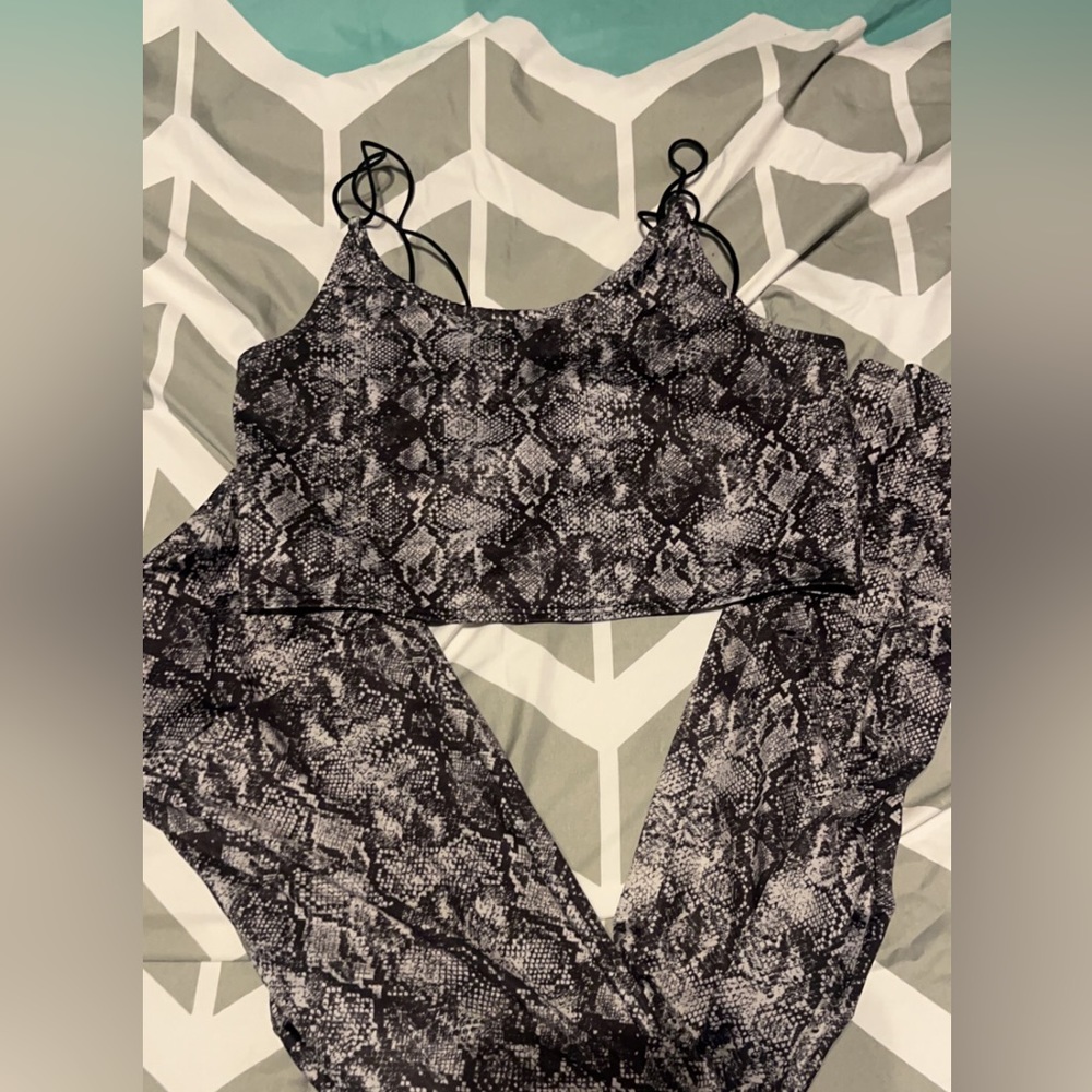 Snake print workout outfit